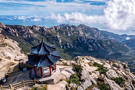 如何坐車去嶗山？嶗山之景，不僅僅是自然風光的呈現，更蘊含著深厚的文化內涵與歷史故事。